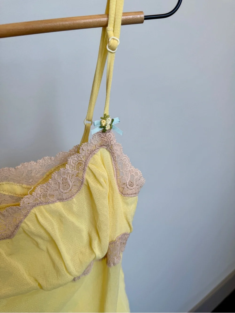 Victoria’s Secret Angels Butter Yellow Lace Cami Top Size M Coquette Y2K